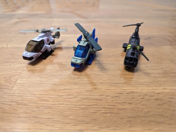 Lot 80 de 3 petits hélicoptères de police