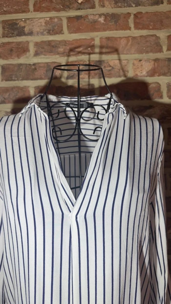 Chemise blanche et bleu lignée Bershka Taille XS / 34 - photo numéro 2