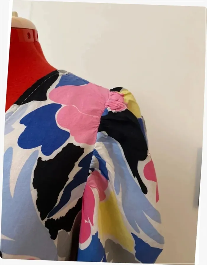Blouse fleurie rose et bleu Kiabi - photo numéro 7