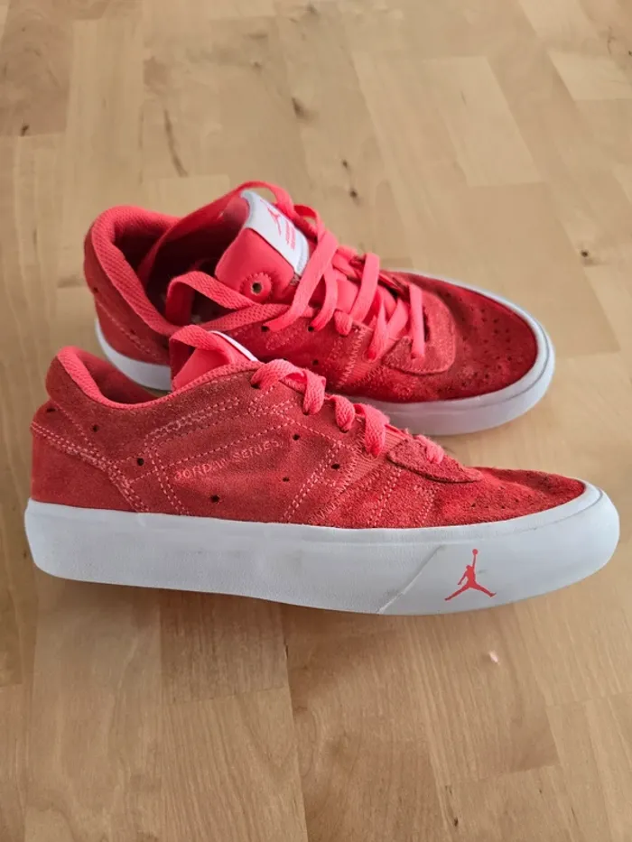 Basket Jordan rose - photo numéro 2