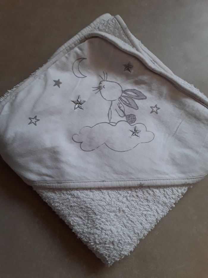 Cape de bain lapin gris KIABI TBE