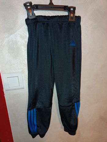 Jogging adidas 4 ans en bon état