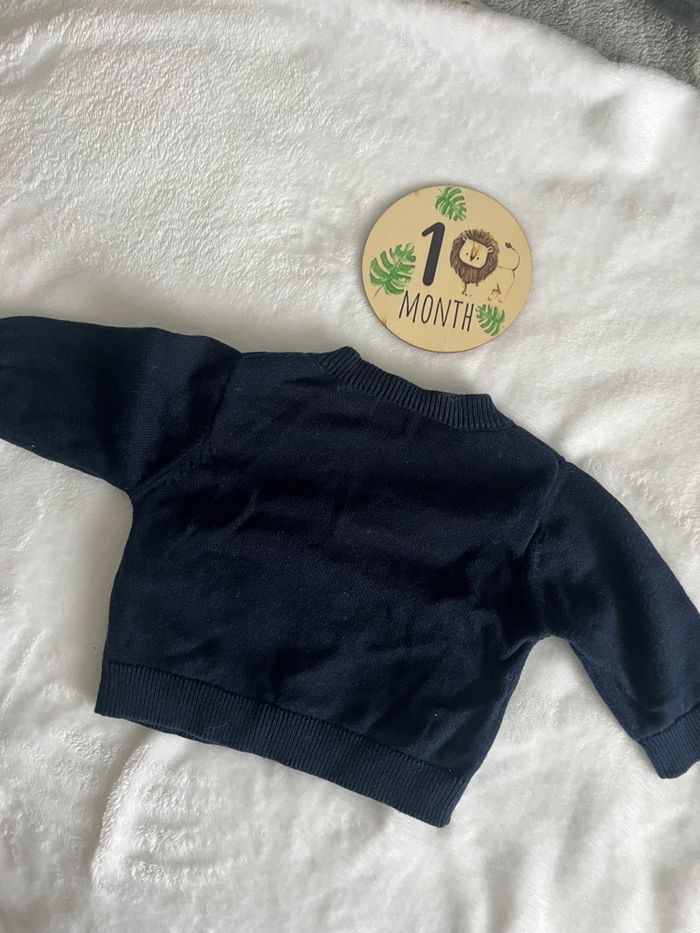 Gilet bébé col V 1 mois - photo numéro 2