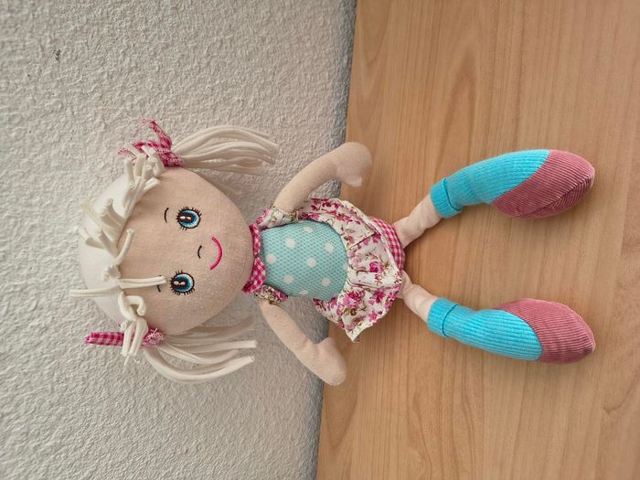 Poupée peluche la Nina enfant fille bébé