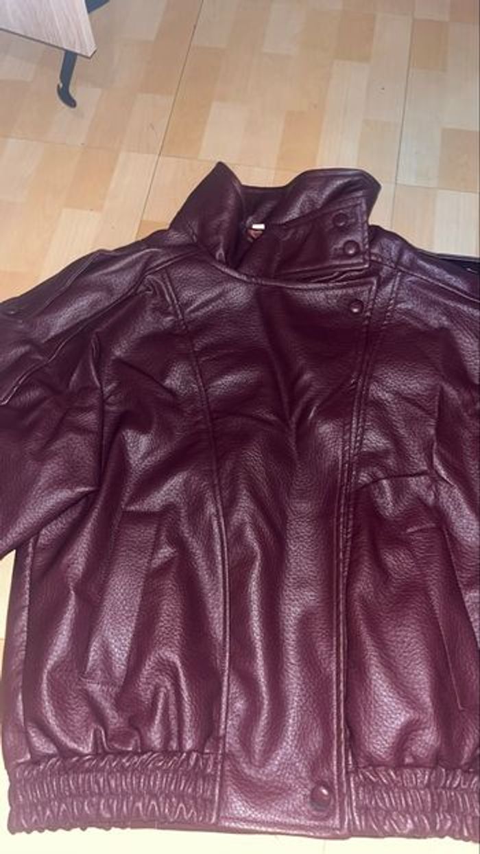 Veste en cuir bordeaux style Zara - photo numéro 3
