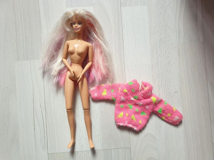 Magnifique barbie articulée mattel 93 indonesie