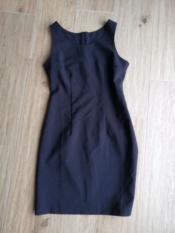 Robe noire en très bon état