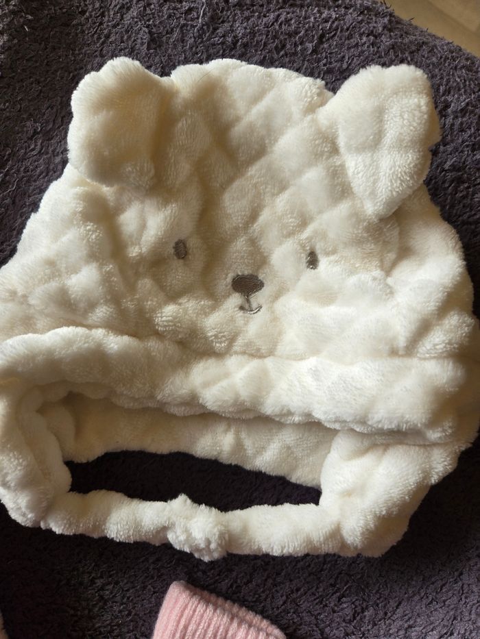 Lot bonnet écharpes gant 1-3 mois - photo numéro 2