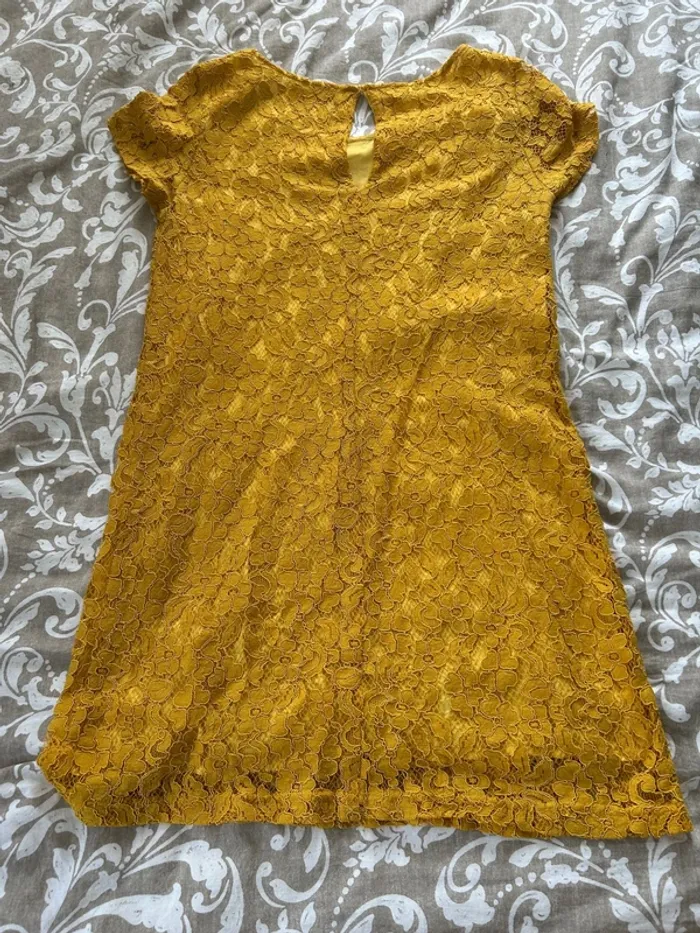 Robe dentelle jaune taille M ddp - photo numéro 2