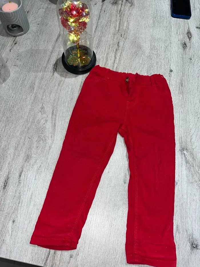 Pantalon rouge pour enfant