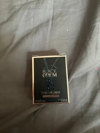 Black opium Yves saint Laurent