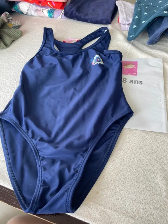 Maillot de bain, huit ans, neuf