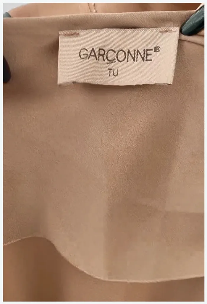 Robe satinée beige Garçonne T.unique très bon état - photo numéro 3