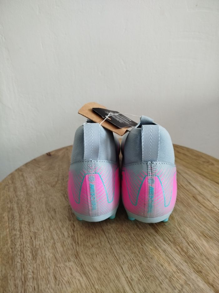 Crampons Nike T 35 - photo numéro 7
