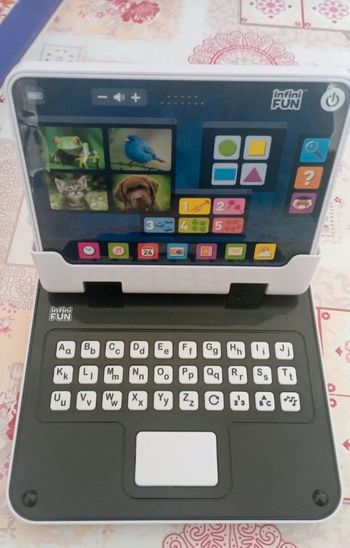 Ordinateur éducatif InfiniFUN.