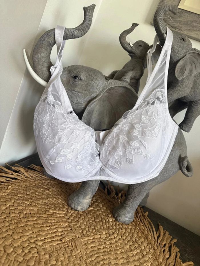 Soutien gorge blanc chantelle 85g