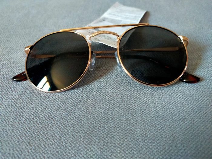Lunettes de soleil rondes noires – Neuf avec étiquette