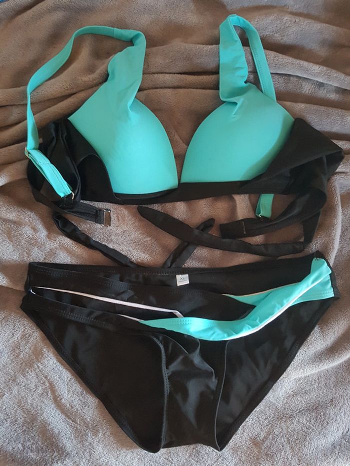 Maillot de bain neuf bleu et noir
