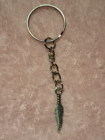 Porte-clé plume argentée - style bohème 🪶