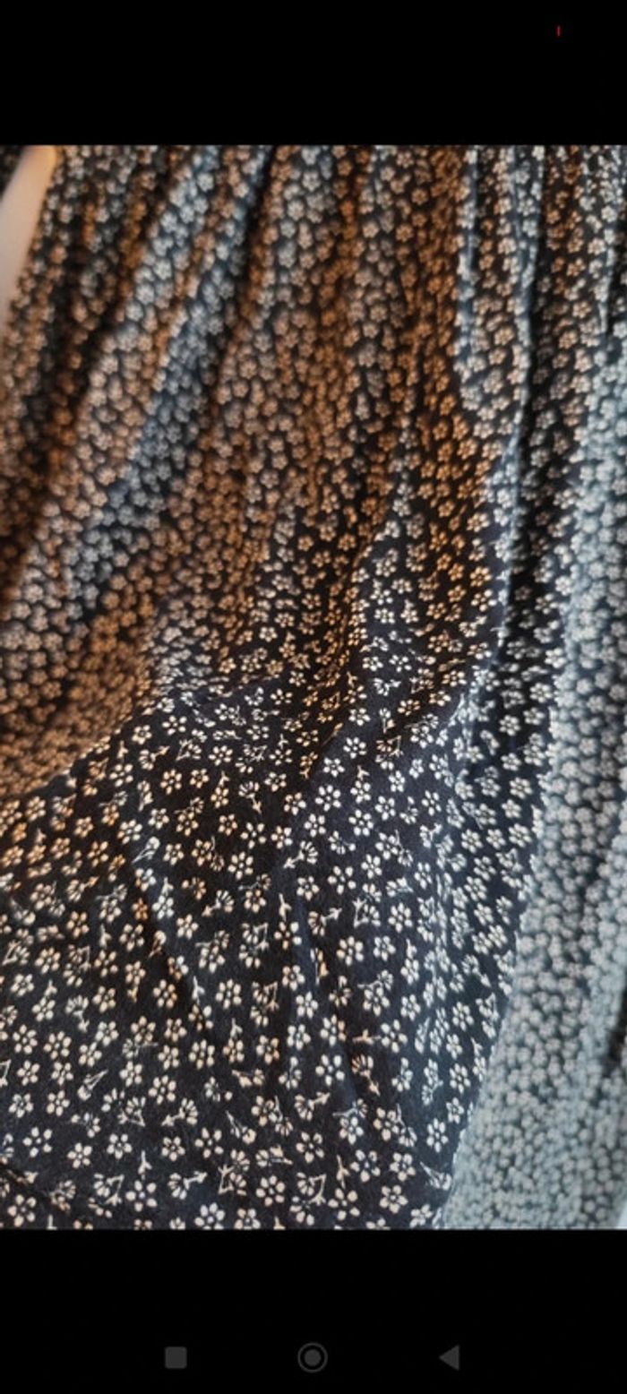 Robe noire et blanche à fleurs ceintrée taille XS Pull and Bear Neuve avec etiquette - photo numéro 3