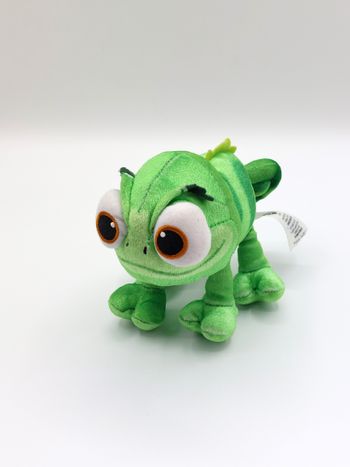 Peluche doudou Pascal le caméléon Raiponce Disneyland Disney Store 19 cm
