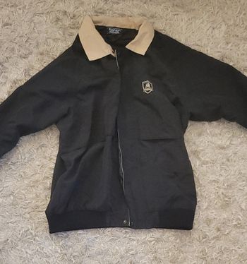 Veste imperméable l'homme moderne