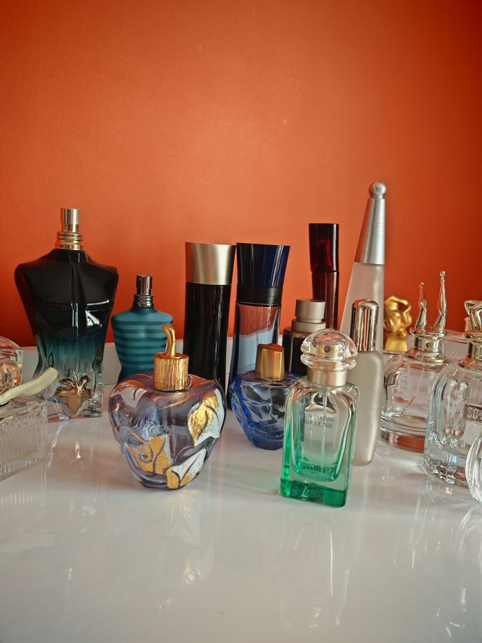Flacons de parfums vides - photo numéro 3