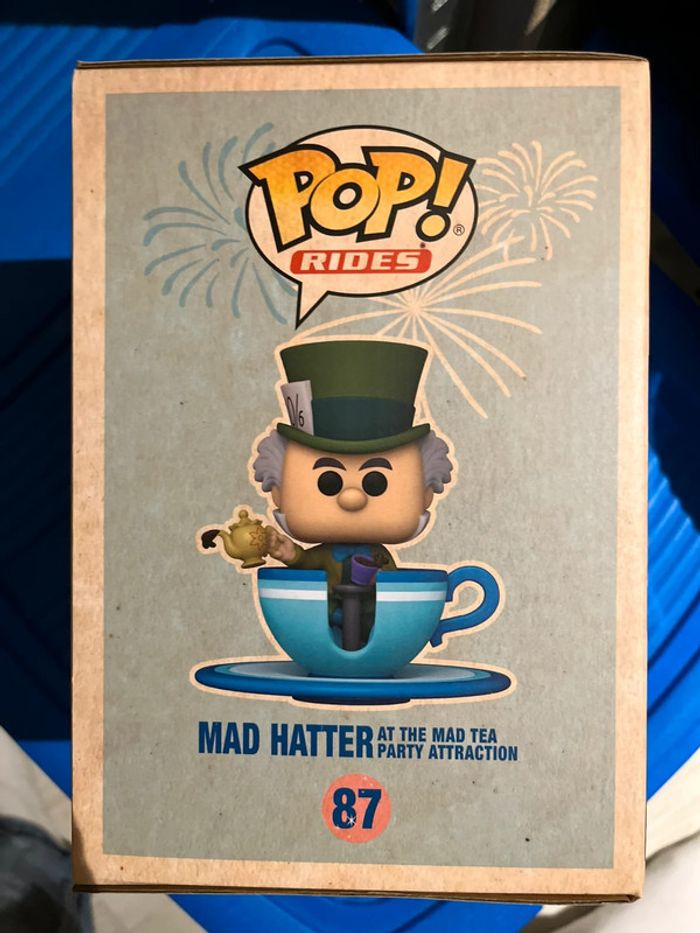 Funko Pop MAD Hatter at the tea party attraction - Alice au pays des merveilles - photo numéro 4
