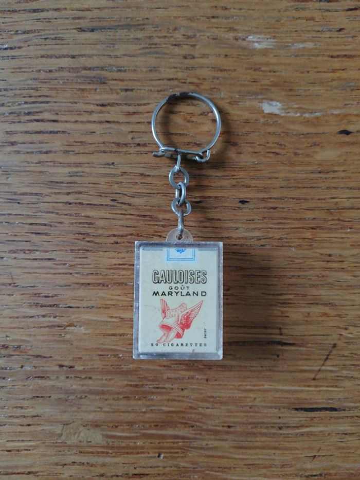 Porte clés ancien Gauloises Maryland cigarettes