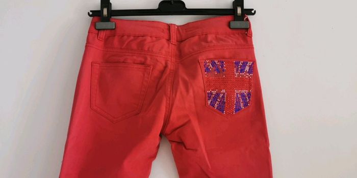 Pantalon rouge strass anglais - photo numéro 3