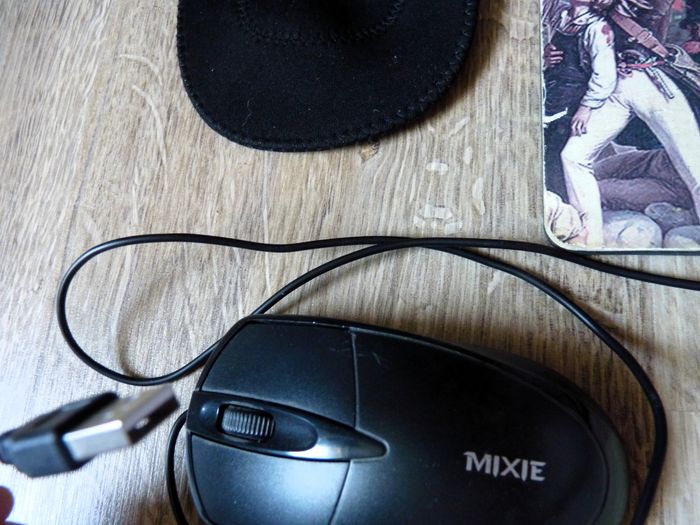Souris + housse protection informatique USB Mixie noir accessoire PC TBE - photo numéro 2