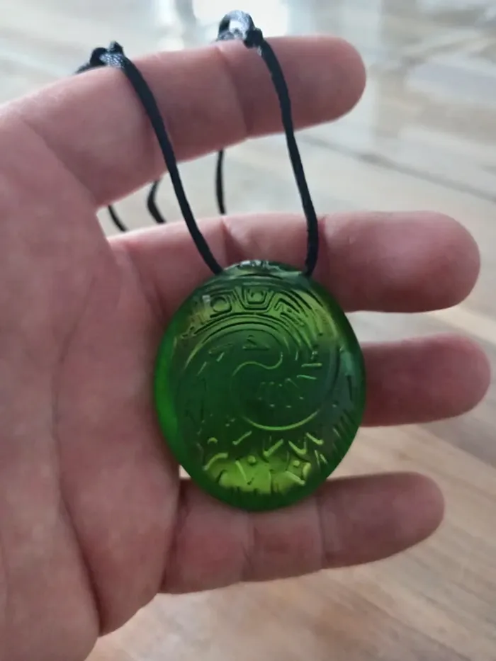 Vaiana Moana collier pierre verte cœur de te fiti