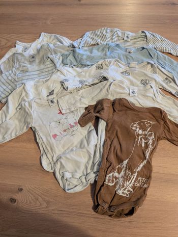 Lot de 10 bodies petit bateau manche longue taille 3 mois.