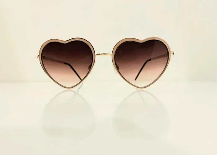 Lunette de soleil femme cœur marron et dorée verres dégradés UV protection catégorie 3 - photo numéro 2