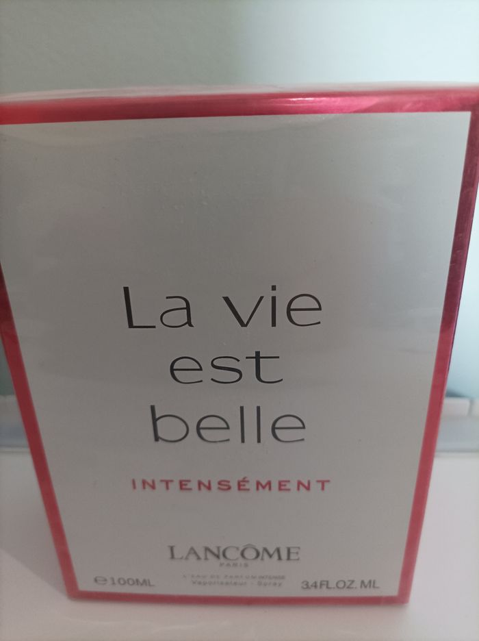 Parfum femme la vie est belle intensément Lancôme a