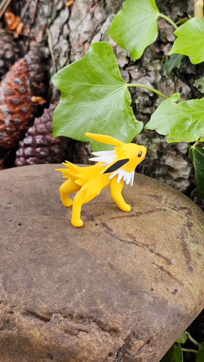Super figurine Pokemon Nintendo scale world voltali - photo numéro 3