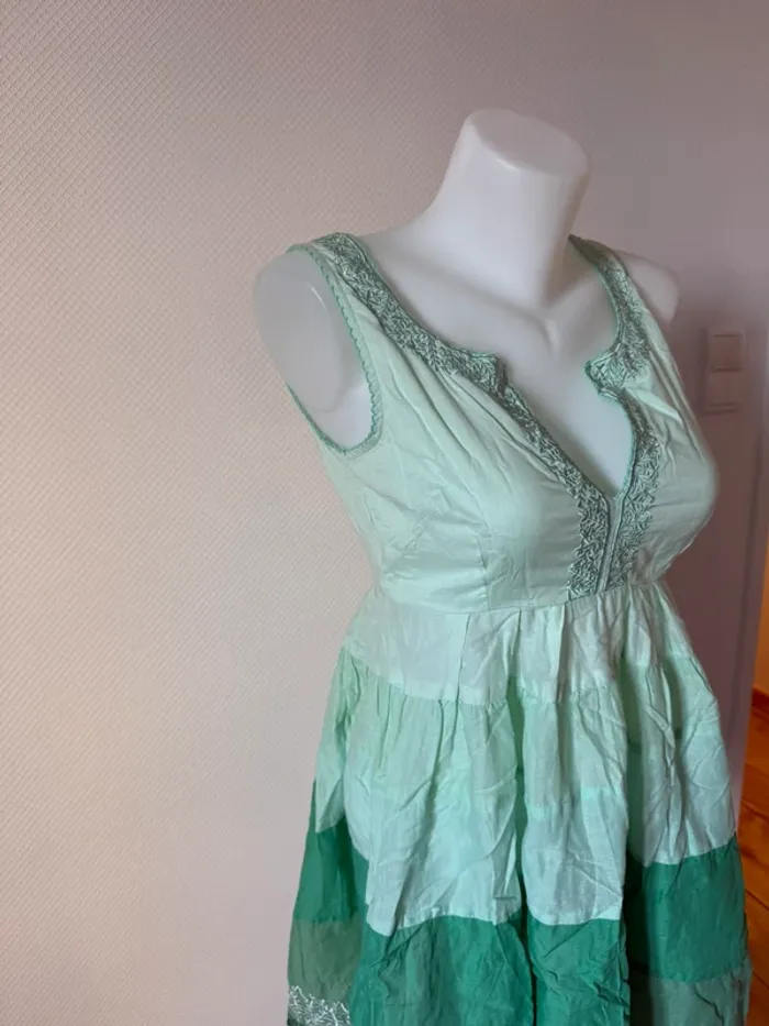 Robe d’été verte en très bon état taille 36 warehouse - photo numéro 2