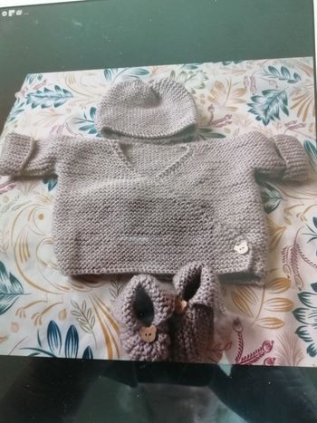 Layette naissance 1 mois fait main neuf 