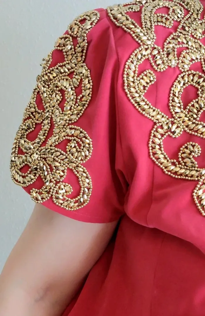 Robe de soirée traditionnelle Caftan en velours rose fuchsia broderies dorées 💖 - photo numéro 6
