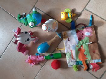 Lot jouets bebe