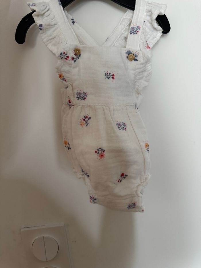 Combinaison à bretelle