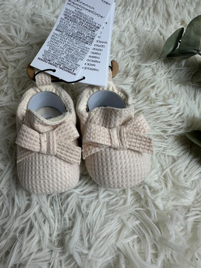 Paire de chaussures beige pour bébé Kiabi taille 0-3 mois - photo numéro 2