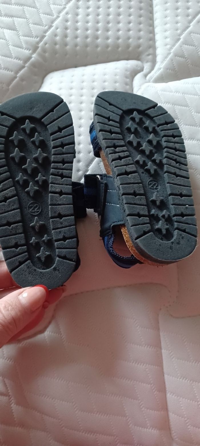 Très belles paires de sandales bébé garçon Pointure 23 - photo numéro 6