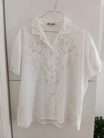 Blouse vintage  boutonnée manches courtes brodée