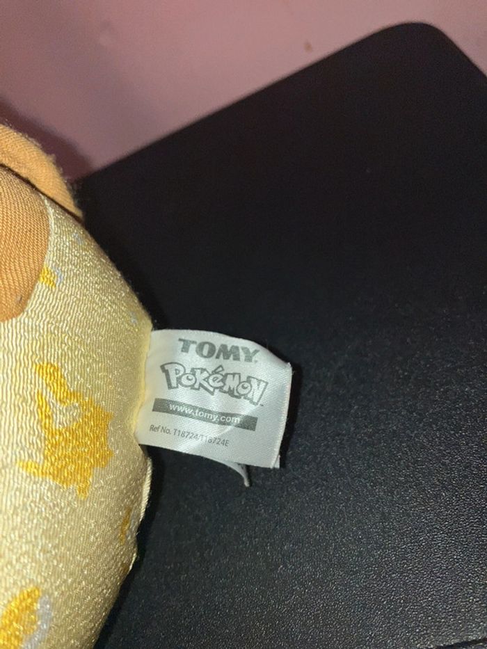 Peluche Plush Pokémon Pikachu - édition spéciale anniversaire - photo numéro 4