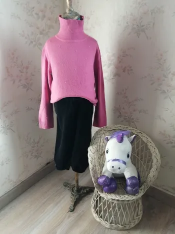 Pull côtelé col roulé rose avec strass / sans marque / (6-8ans)