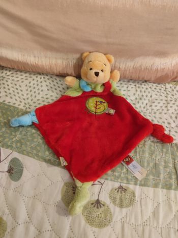 Doudou Winnie rouge