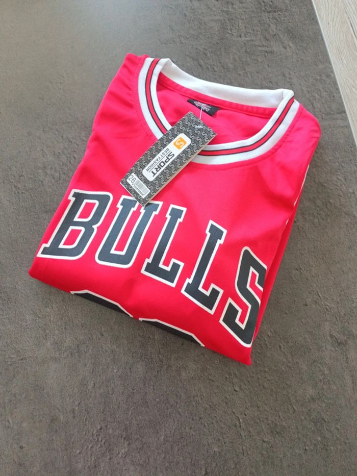 Tenue NBA Chicago Bulls Michael Jordan rouge. T.26 - photo numéro 4