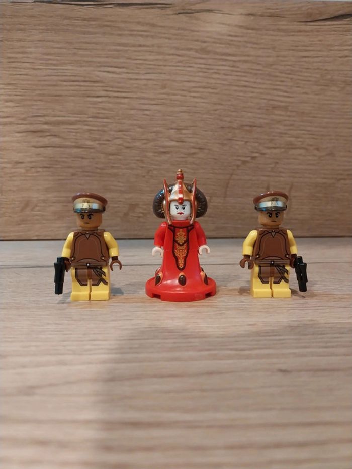 Figurines type lego La Reine Amidala avec 2 gardes de sécurité de Naboo star wars