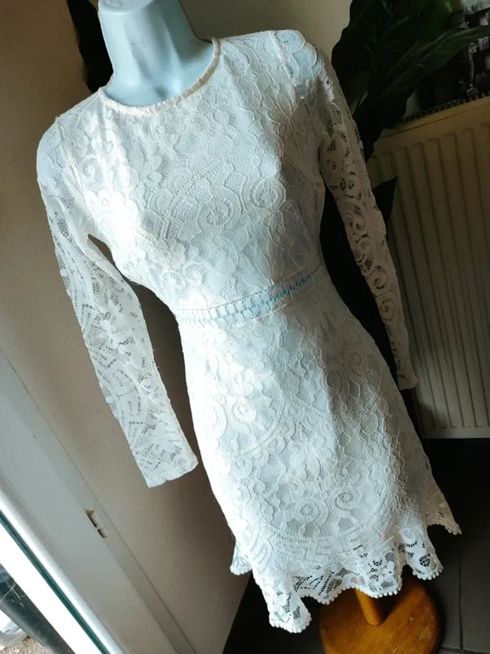 Robe dentelle dos nu